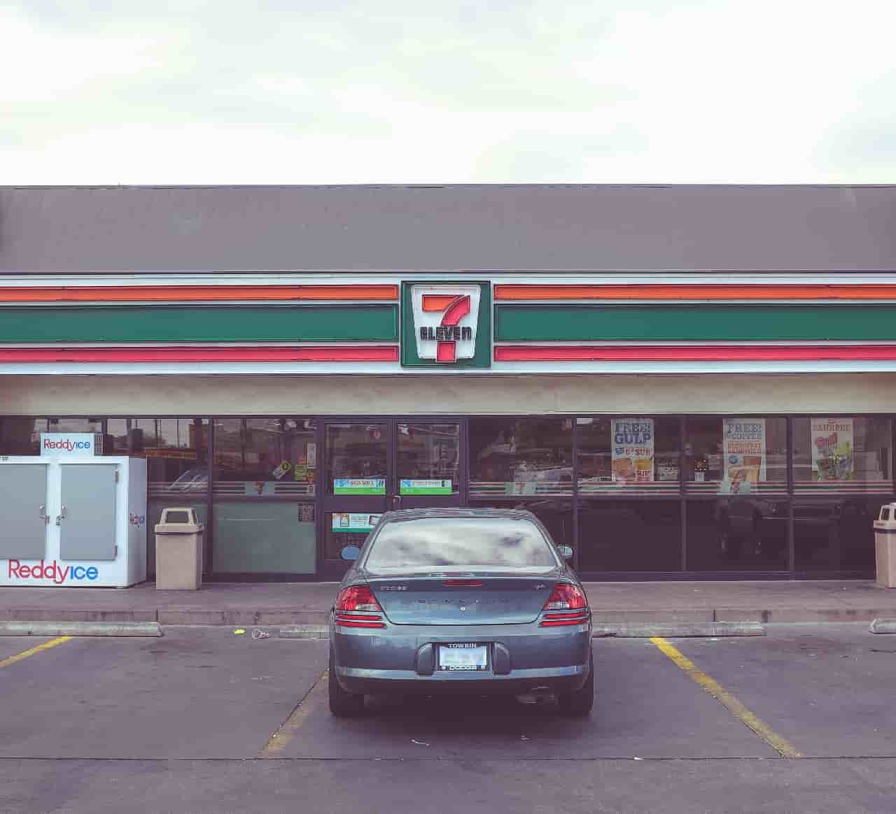 7-eleven check cashing policy